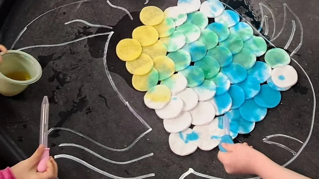 Colouring the Rainbow Fish
